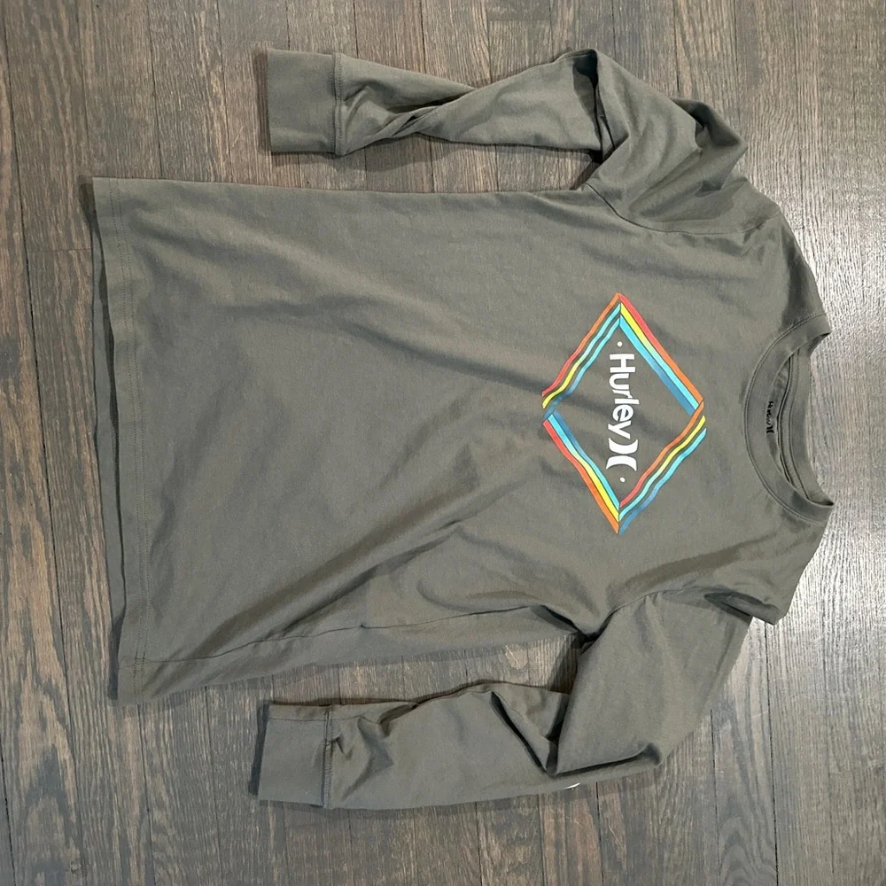 Hurley - 2 shirts - worn one time each - Picture 5 of 6